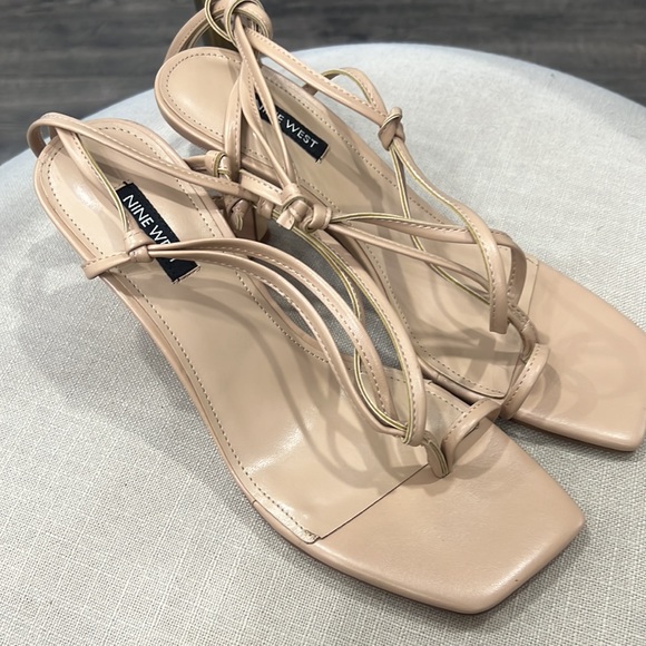 Nine West Yippie 3 Light Tan Strappy Sandals Size 8 - Picture 4 of 8